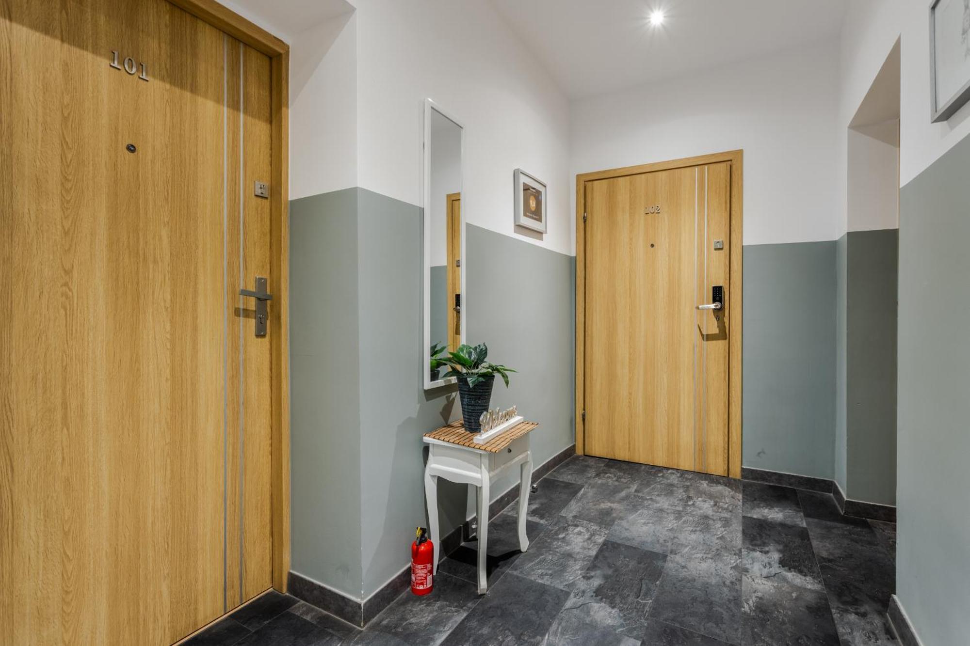 Functional And Comfortable Very Berry Studios In Poznan By Noclegi Renters Extérieur photo