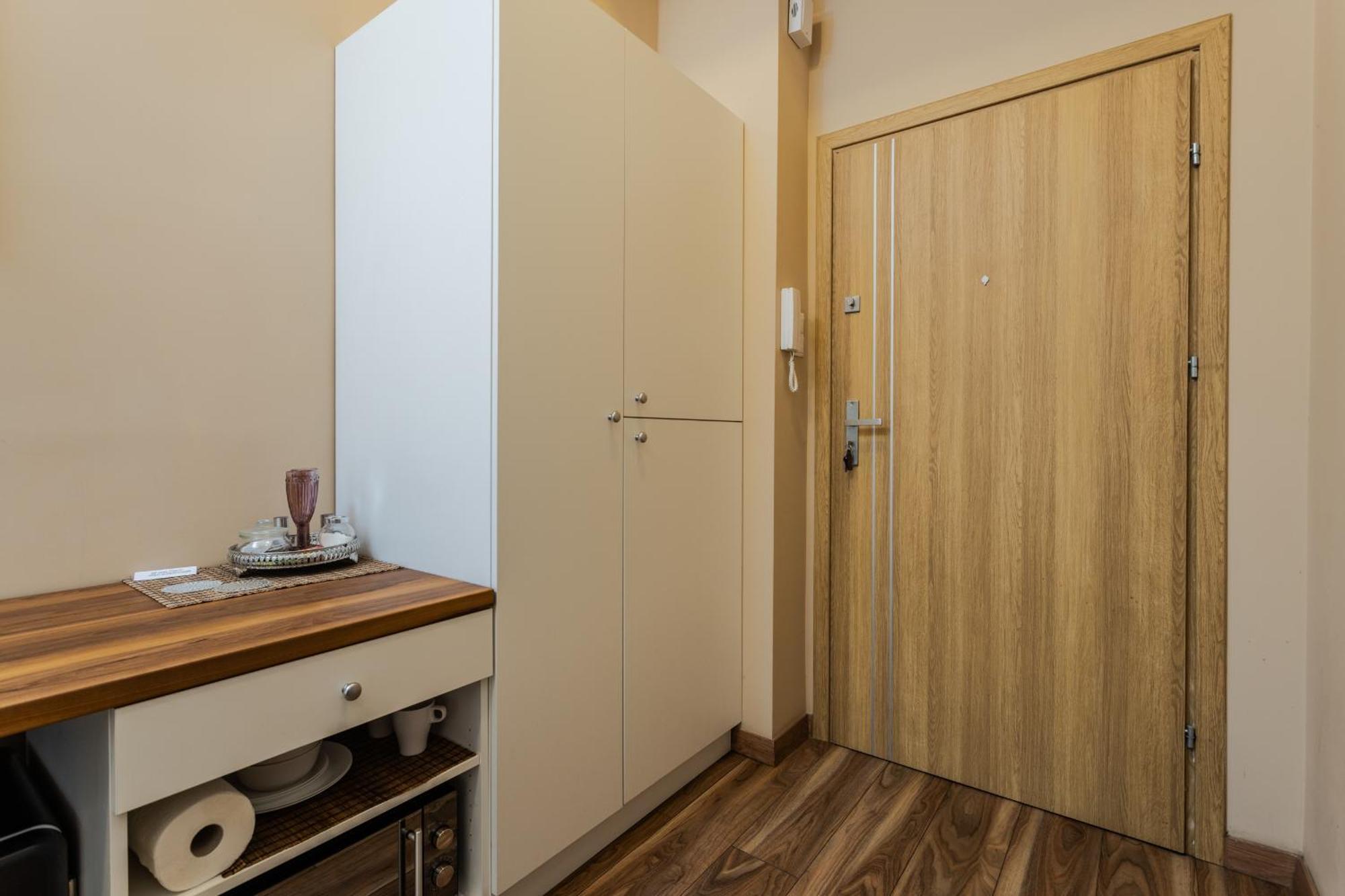 Functional And Comfortable Very Berry Studios In Poznan By Noclegi Renters Extérieur photo